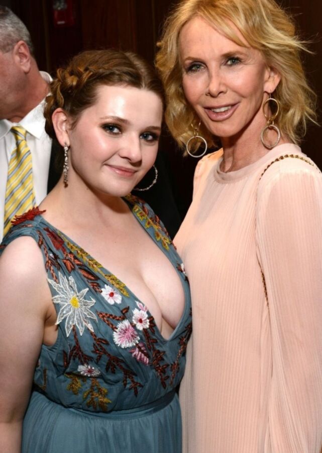 Free porn pics of Abigail Breslin - Busty Hollywood Celeb with Sexy Cleavage, Tits 4 of 18 pics