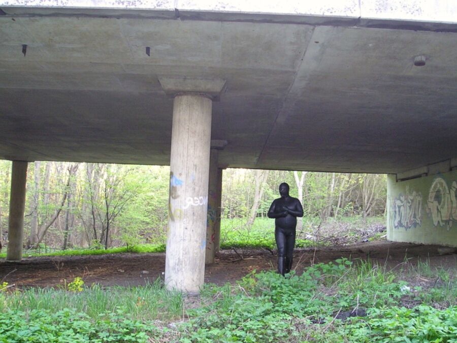 Free porn pics of Fun under the highway 18 of 24 pics