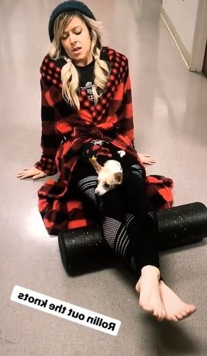 Free porn pics of Lindsey Stirling feet 4 of 10 pics
