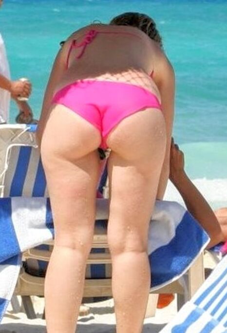 Free porn pics of juicy ass in pink on beach 7 of 7 pics
