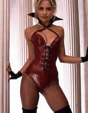 Free porn pics of sarah michelle gellar 3 of 15 pics