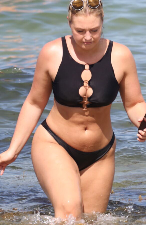 Free porn pics of Iskra Lawrence- English Babe shows Curvy Figure in Skimpy Bikini 14 of 119 pics