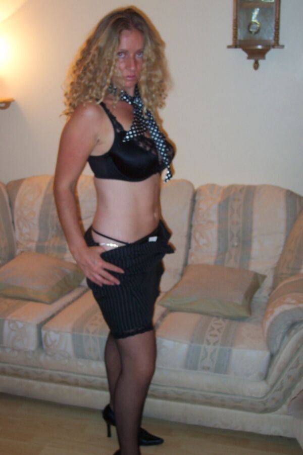 Free porn pics of Blonde Amateur MILF - anyone know who she is? 21 of 71 pics
