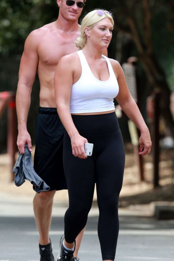 Free porn pics of Brooke Hogan - Busty, Curvy Babe out on a hike in Studio City 5 of 33 pics