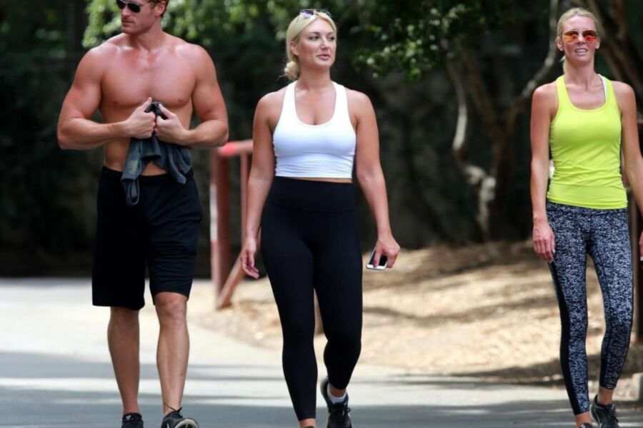 Free porn pics of Brooke Hogan - Busty, Curvy Babe out on a hike in Studio City 19 of 33 pics