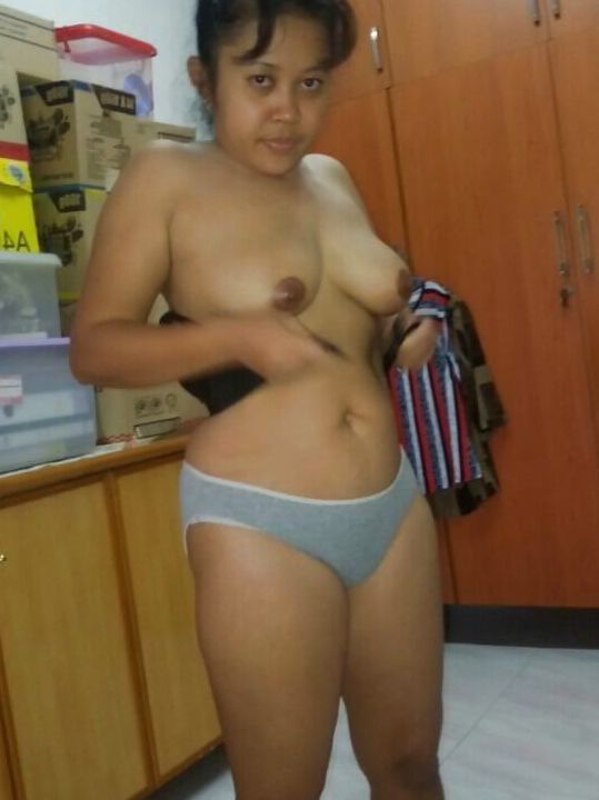 Free porn pics of amateur indonesian maid exposed 18 of 19 pics