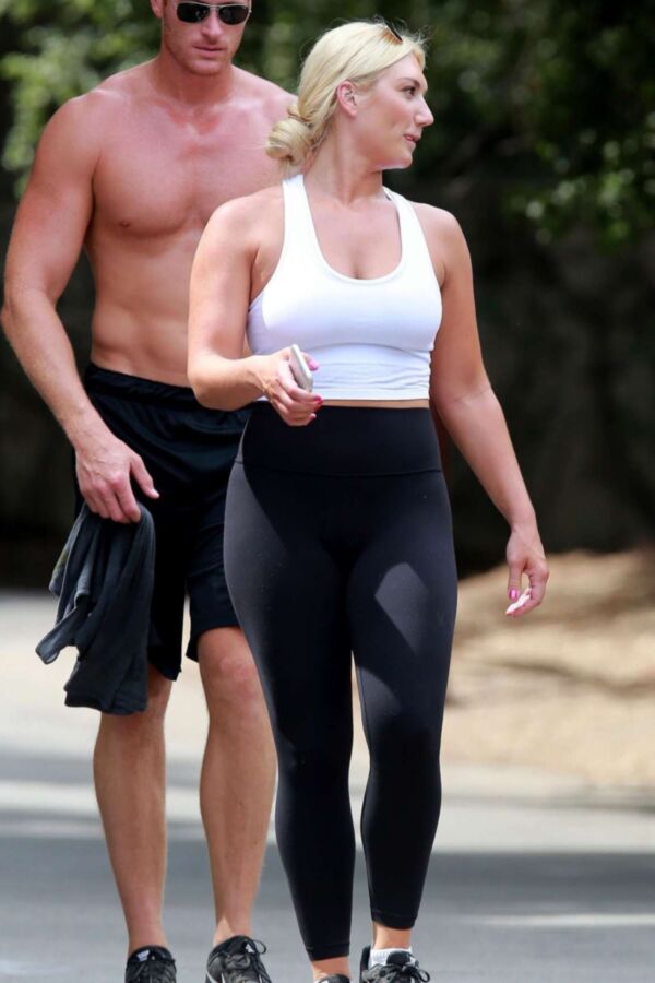 Free porn pics of Brooke Hogan - Busty, Curvy Babe out on a hike in Studio City 7 of 33 pics