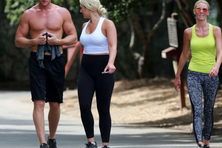 Free porn pics of Brooke Hogan - Busty, Curvy Babe out on a hike in Studio City 24 of 33 pics