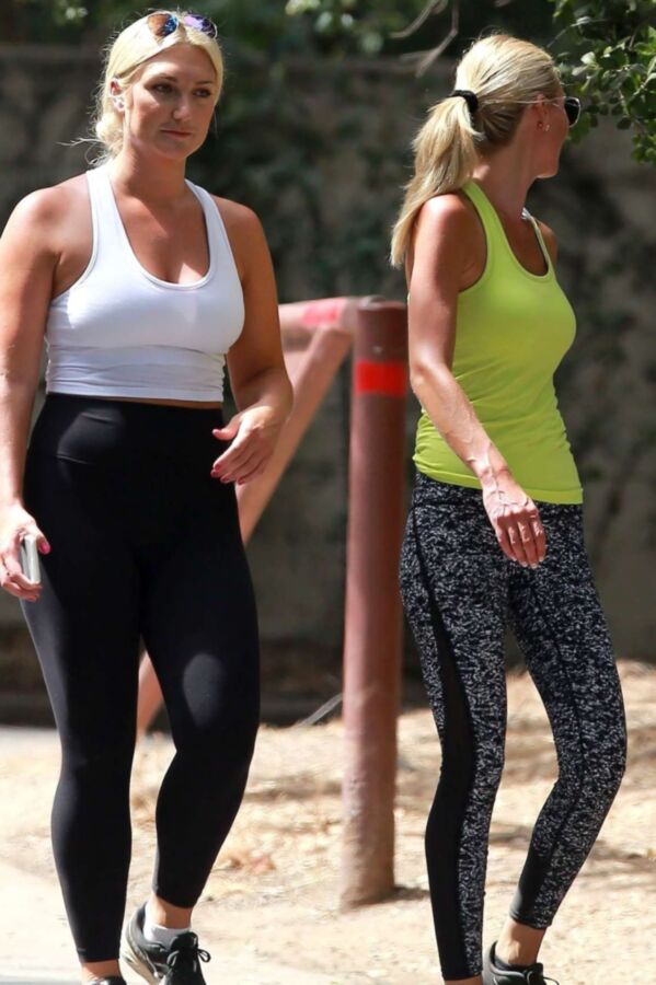Free porn pics of Brooke Hogan - Busty, Curvy Babe out on a hike in Studio City 16 of 33 pics