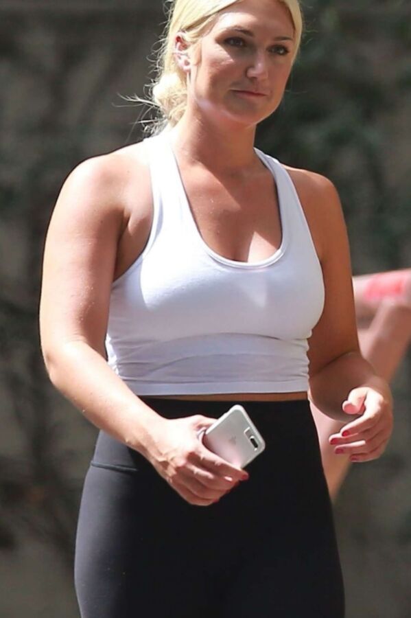 Free porn pics of Brooke Hogan - Busty, Curvy Babe out on a hike in Studio City 2 of 33 pics