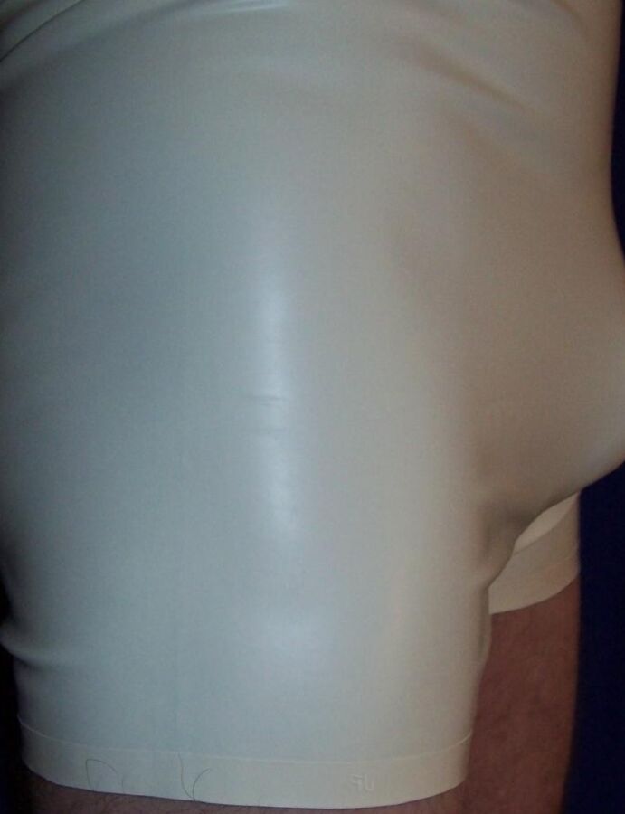 Free porn pics of me in rubber pants 5 of 6 pics