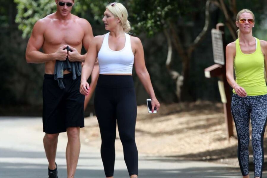 Free porn pics of Brooke Hogan - Busty, Curvy Babe out on a hike in Studio City 22 of 33 pics