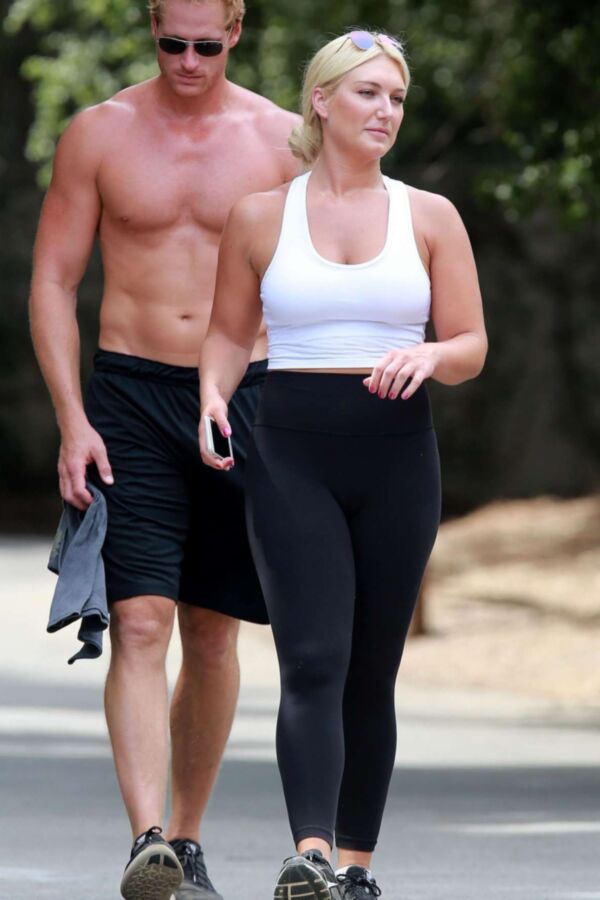 Free porn pics of Brooke Hogan - Busty, Curvy Babe out on a hike in Studio City 9 of 33 pics