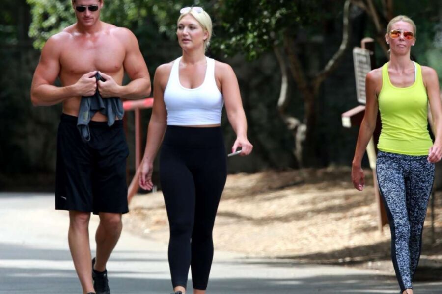Free porn pics of Brooke Hogan - Busty, Curvy Babe out on a hike in Studio City 20 of 33 pics