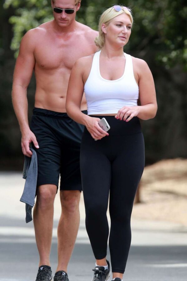 Free porn pics of Brooke Hogan - Busty, Curvy Babe out on a hike in Studio City 10 of 33 pics