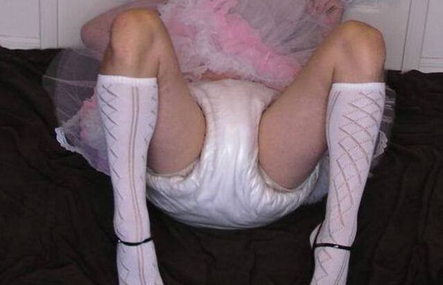 Free porn pics of Peter Went diapered sissy in frilly sissy skirts and kneesocks 7 of 8 pics