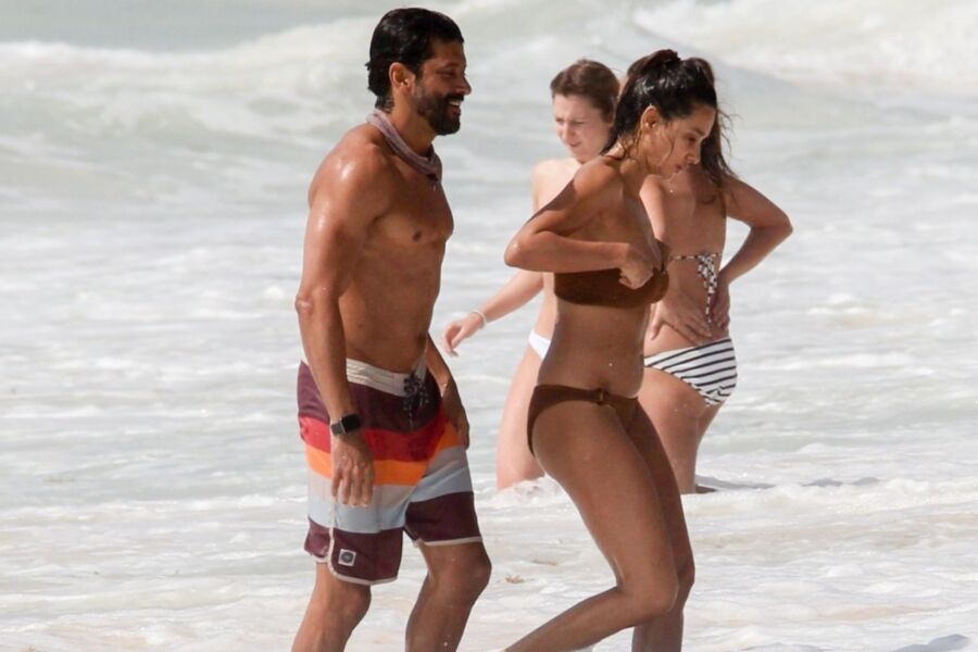 Free porn pics of Shibani Dandekar- Sexy Indian Singer and boyfriend Play at Beach 12 of 33 pics