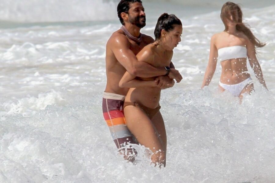 Free porn pics of Shibani Dandekar- Sexy Indian Singer and boyfriend Play at Beach 7 of 33 pics