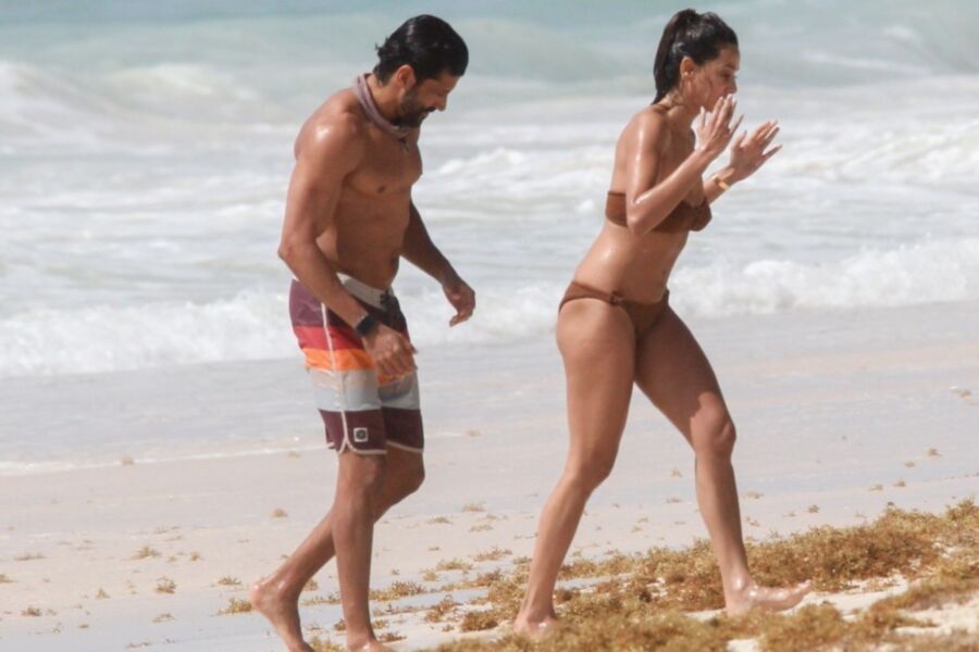 Free porn pics of Shibani Dandekar- Sexy Indian Singer and boyfriend Play at Beach 14 of 33 pics