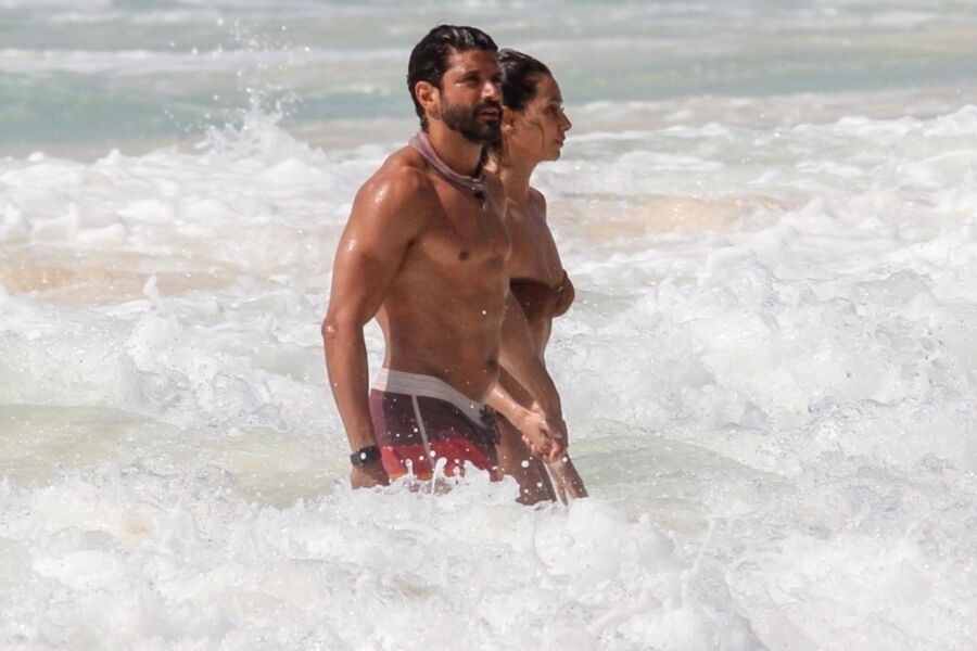 Free porn pics of Shibani Dandekar- Sexy Indian Singer and boyfriend Play at Beach 11 of 33 pics