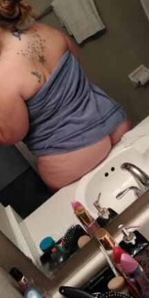 Free porn pics of Florida chubby thickness with curves, belly, fat ass, sweet face 3 of 9 pics