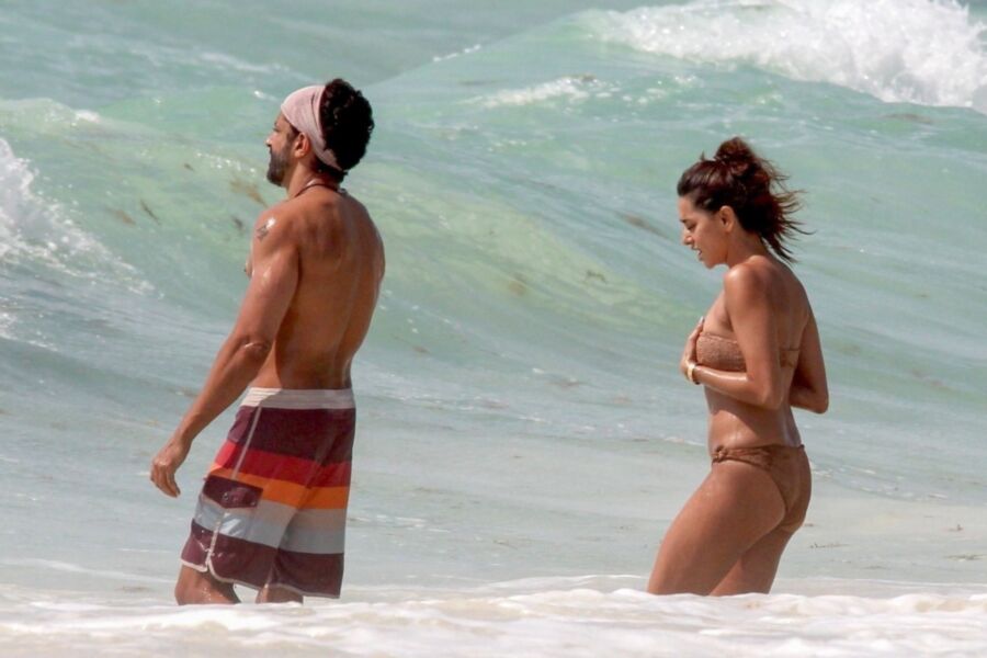 Free porn pics of Shibani Dandekar- Sexy Indian Singer and boyfriend Play at Beach 19 of 33 pics