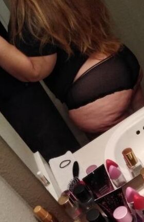 Free porn pics of Florida chubby thickness with curves, belly, fat ass, sweet face 6 of 9 pics