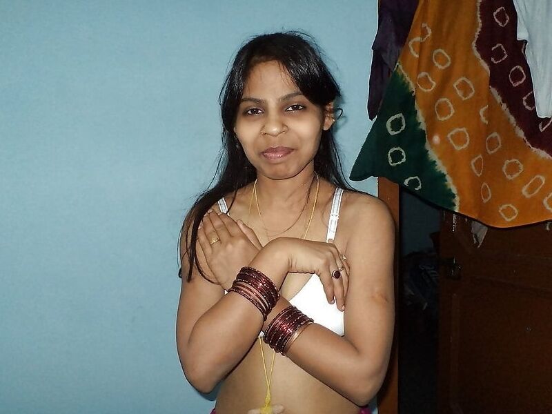 Free porn pics of Amateur hot indian wife exposed 11 of 14 pics