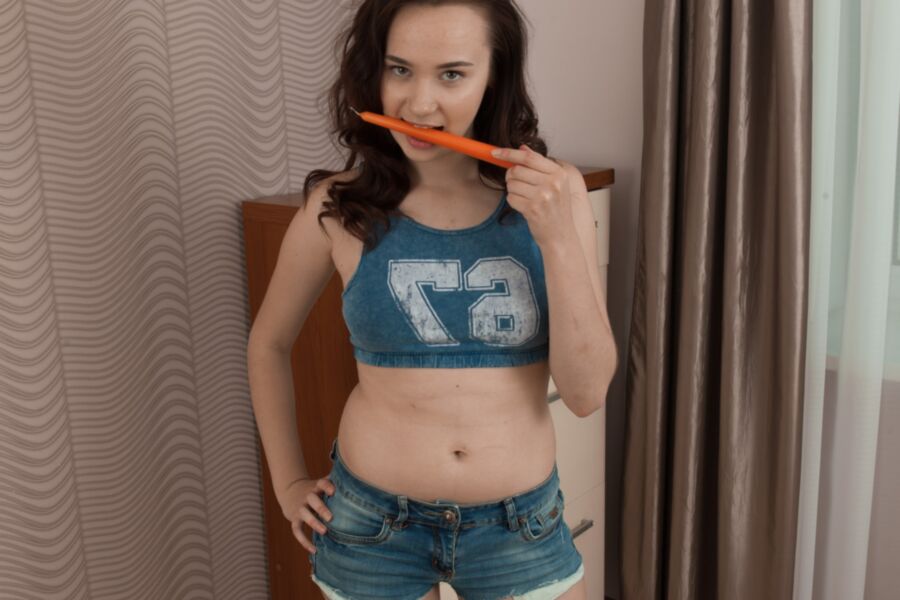 Free porn pics of Julia Moore plays sexy with her orange candle 3 of 104 pics