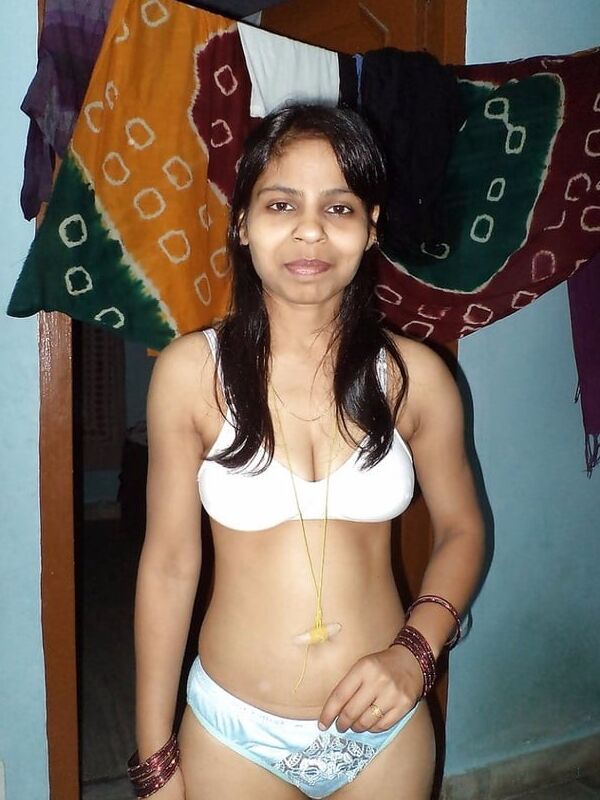 Free porn pics of Amateur hot indian wife exposed 10 of 14 pics