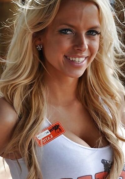 Free porn pics of Wanking @ Hooters 7 of 20 pics