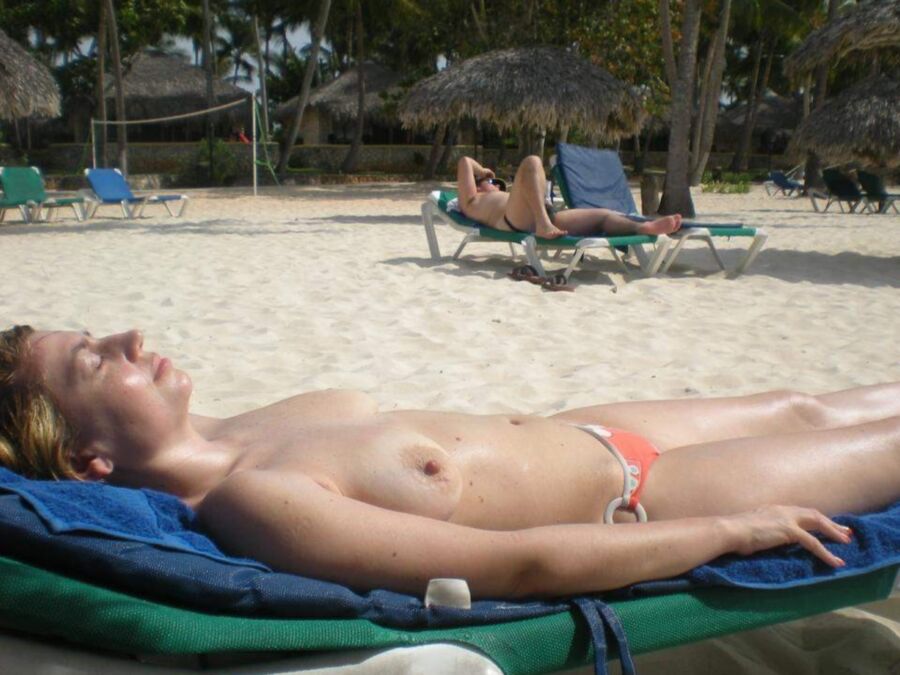 Free porn pics of Mature Saggy woman topless beach 7 of 17 pics