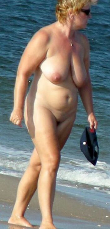 Free porn pics of Nude sluts at the beach 13 of 32 pics