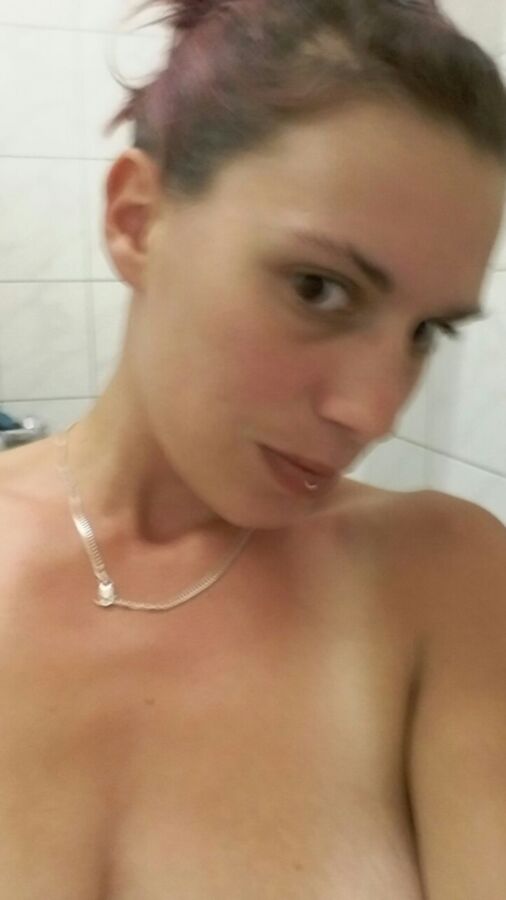 Free porn pics of German Webwhore waiting for you 8 of 14 pics