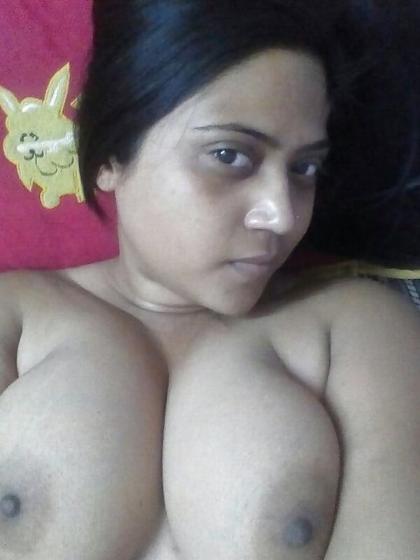Free porn pics of Indian housewife with big tits 4 of 8 pics