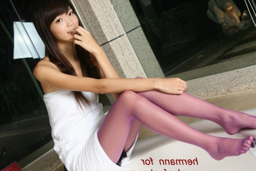 Free porn pics of Asian leg pantyhose model-Yaya 15 of 43 pics