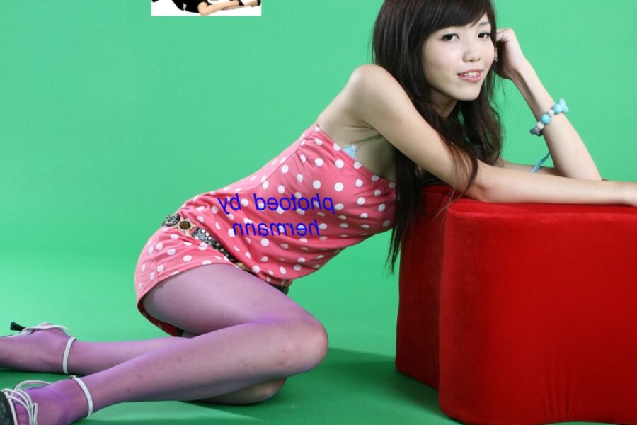 Free porn pics of Asian leg pantyhose model-Yaya 11 of 43 pics