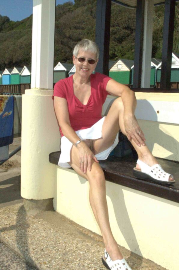 Free porn pics of Mature women on park benches 23 of 48 pics