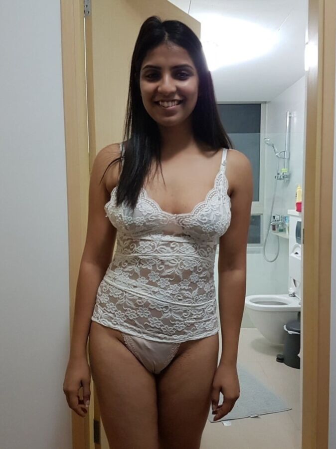 Free porn pics of exposed indian nude housewife 1 of 4 pics