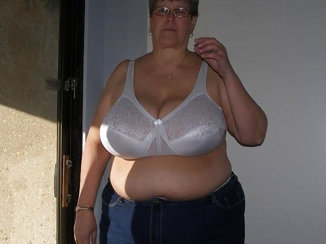 Free porn pics of Big Saggy Granny Tits 1 of 30 pics