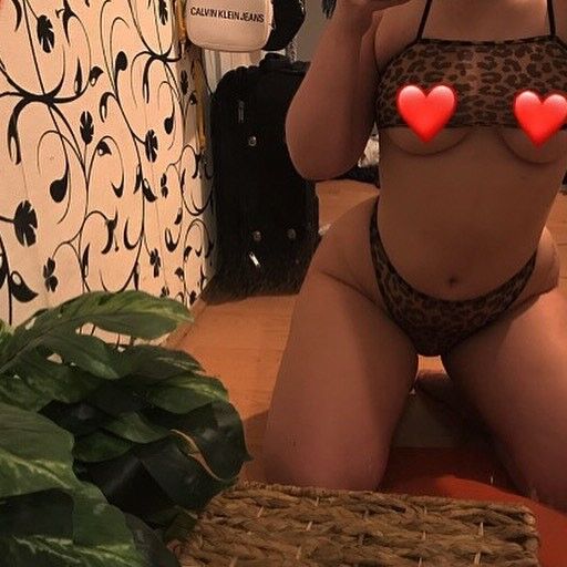 Free porn pics of Sophie - Fat arsed Instagram slut loves to show it off 2 of 12 pics