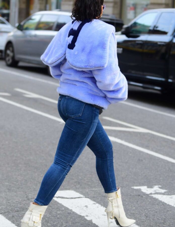 Free porn pics of Rihanna in tight denim jeans 7 of 23 pics