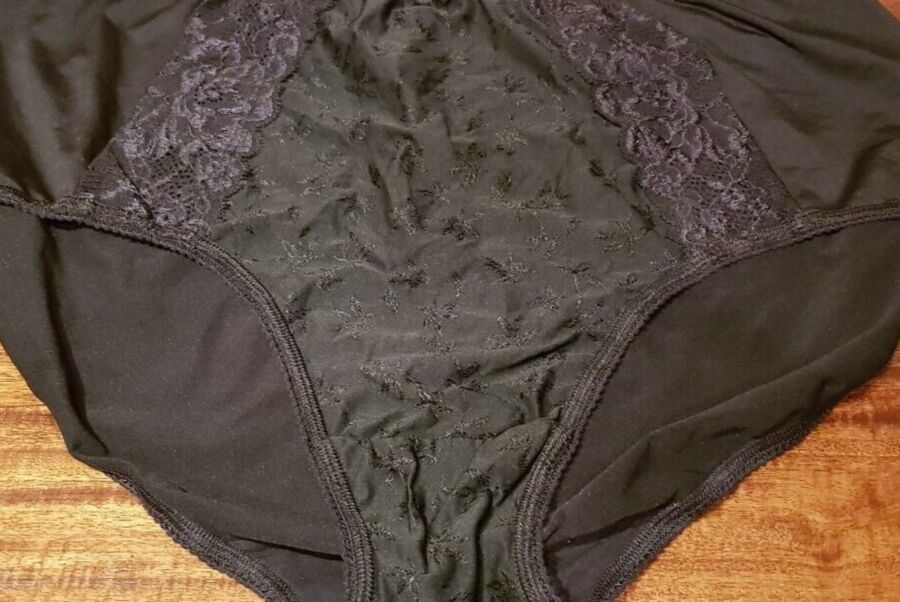 Free porn pics of black panties and bras 2 of 13 pics