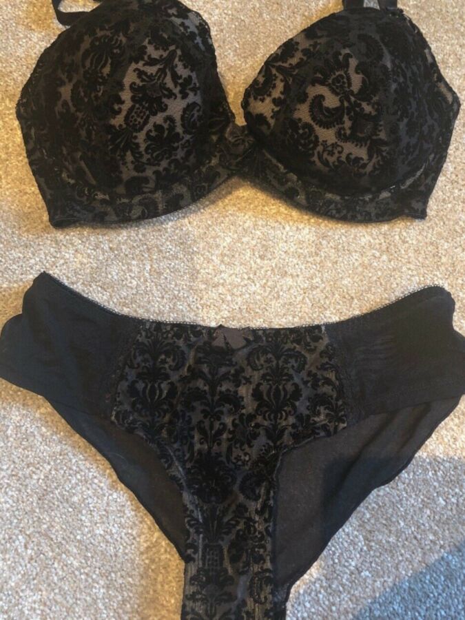 Free porn pics of black panties and bras 13 of 13 pics