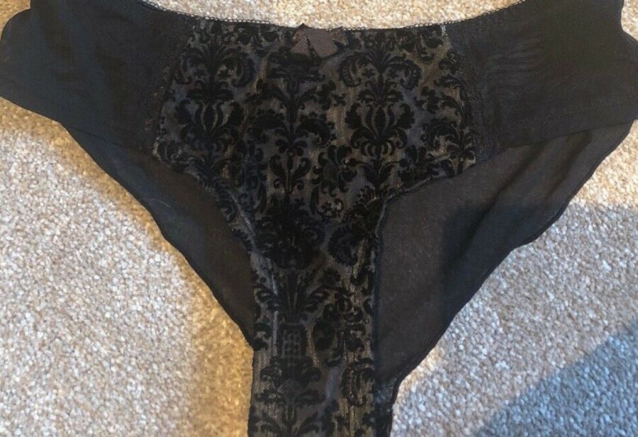 Free porn pics of black panties and bras 1 of 13 pics