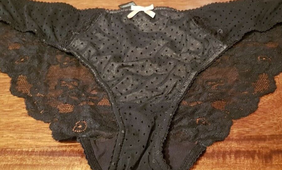 Free porn pics of black panties and bras 3 of 13 pics