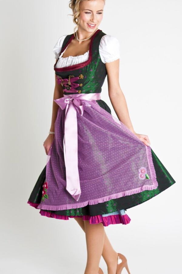 Free porn pics of Fesche Madln im Dirndl zum Hundertneunundsiebzigst`n 7 of 100 pics