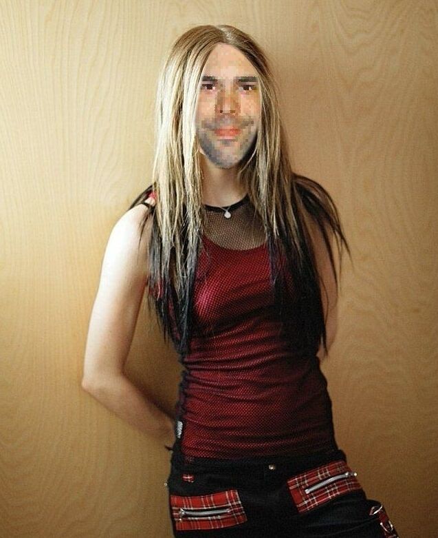 Free porn pics of fakes of me as avril lavigne  2 of 21 pics