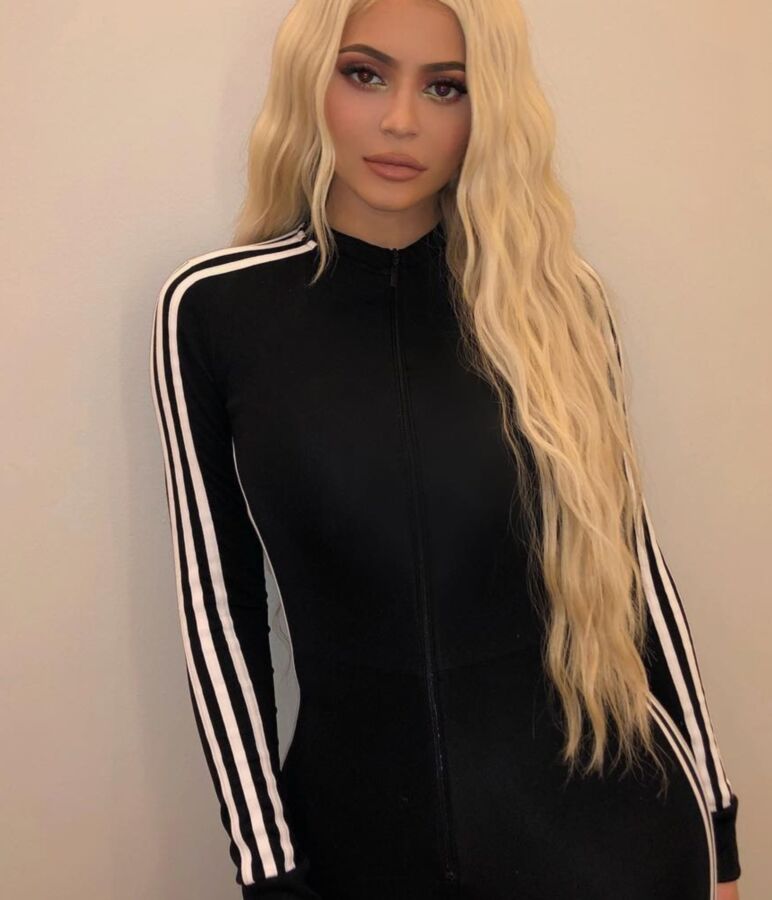 Free porn pics of KYLIE JENNER - BARBIE DOLL BIMBO NEEDS DEGRADING 10 of 20 pics