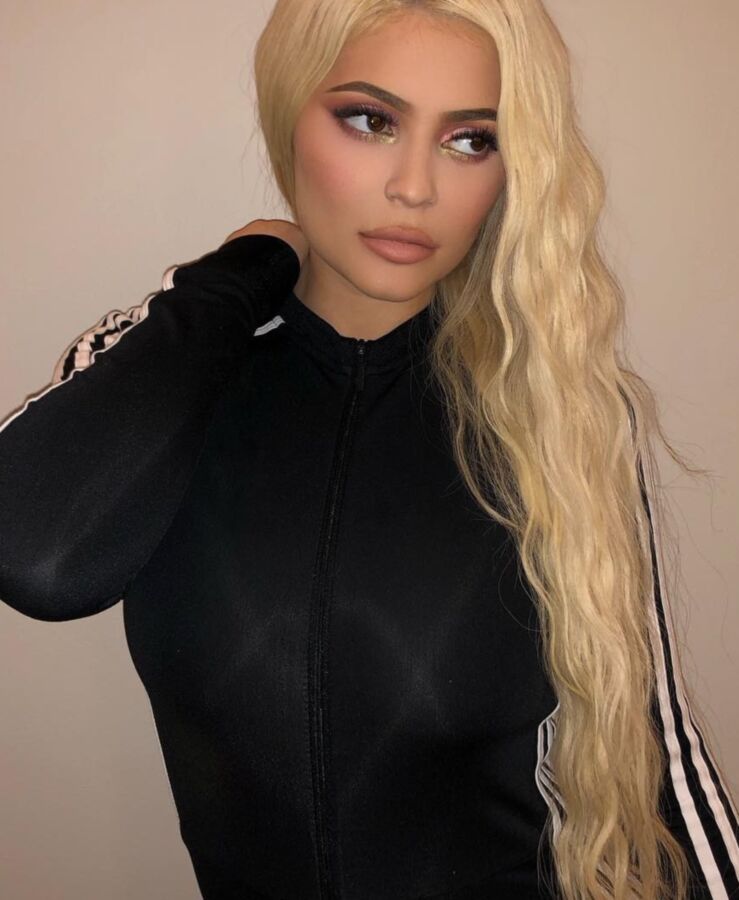 Free porn pics of KYLIE JENNER - BARBIE DOLL BIMBO NEEDS DEGRADING 2 of 20 pics